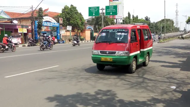 Angkot Bandung Melawan Senjakala