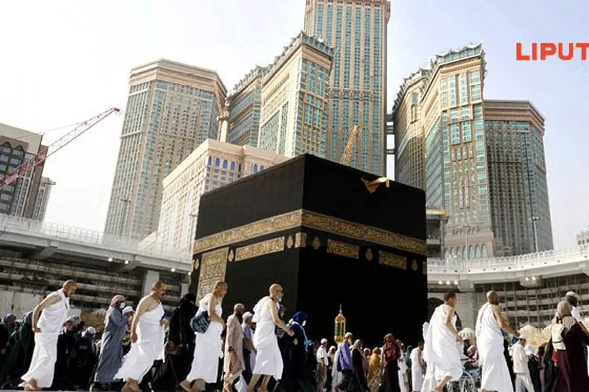 Banner Infografis Umrah Ditangguhkan, Bagaimana Ibadah Haji? (Sumber: AP Photo)