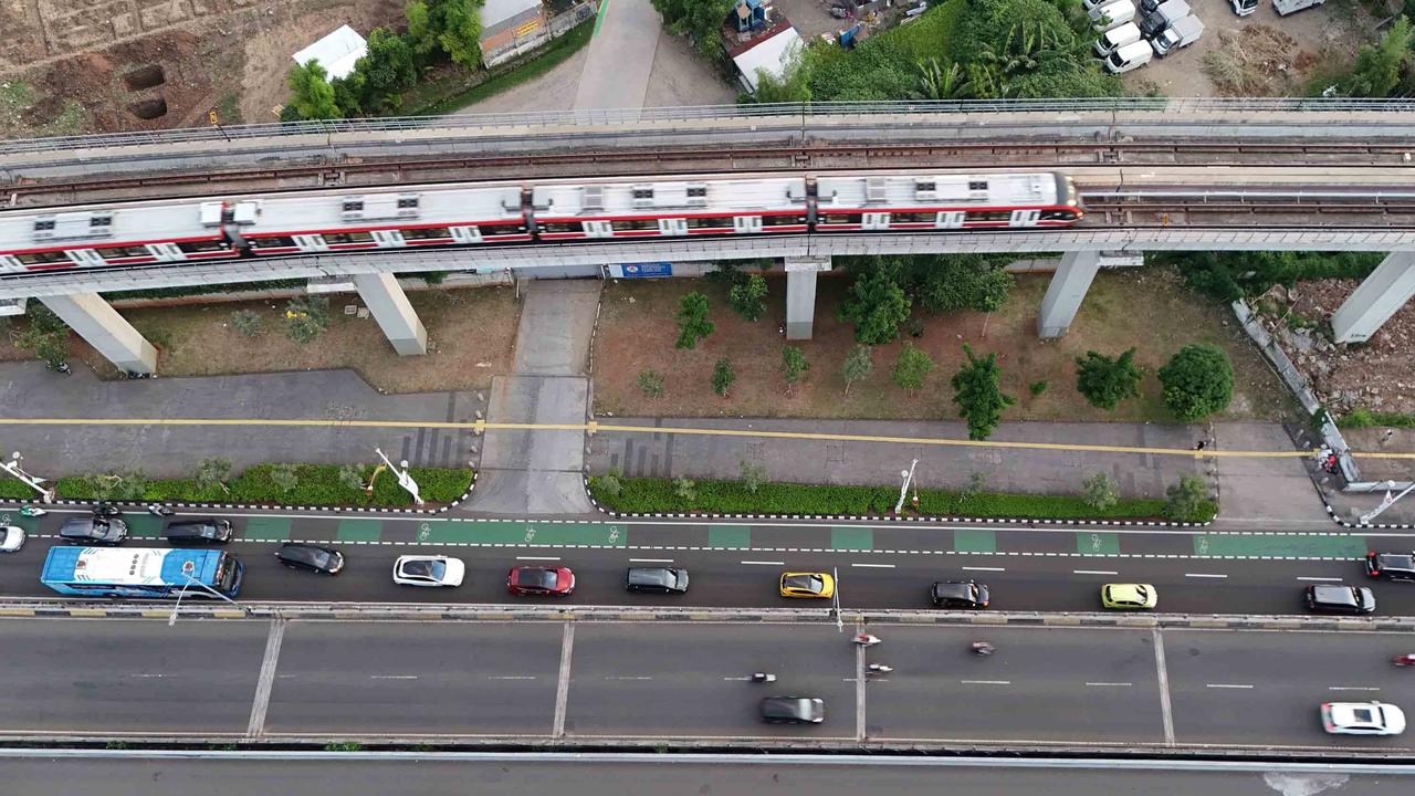 FOTO: LRT Jabodebek Catat Rekor 78 Ribu Penumpang di HUT ke-80 RI