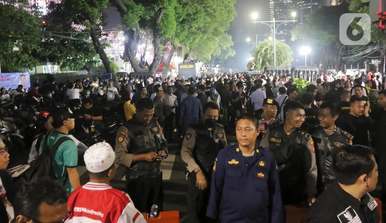 Para relawan datang untuk mendukung pasangan calon capres dan cawapres Pemilu 2024. (Liputan6.com/Angga Yuniar)