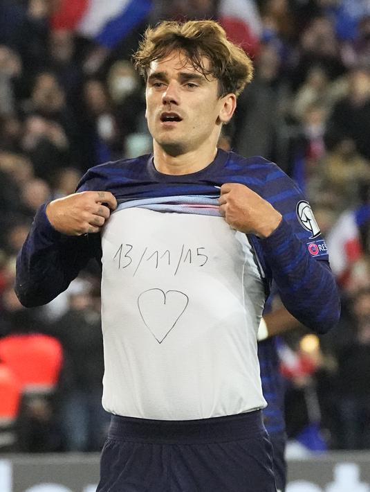 Penyerang Prancis, Antoine Griezmann berselebrasi usai mencetak gol ke gawang Kazakhstan pada kualifikasi grup D Piala Dunia 2022 di stadion Parc des Princes di Paris, Minggu (14/11/2021). Prancis menang telak atas Kazakhstan 8-0 dan berhak lolos ke Piala Dunia 2022 di Qatar. (AP Photo/Michel Euler