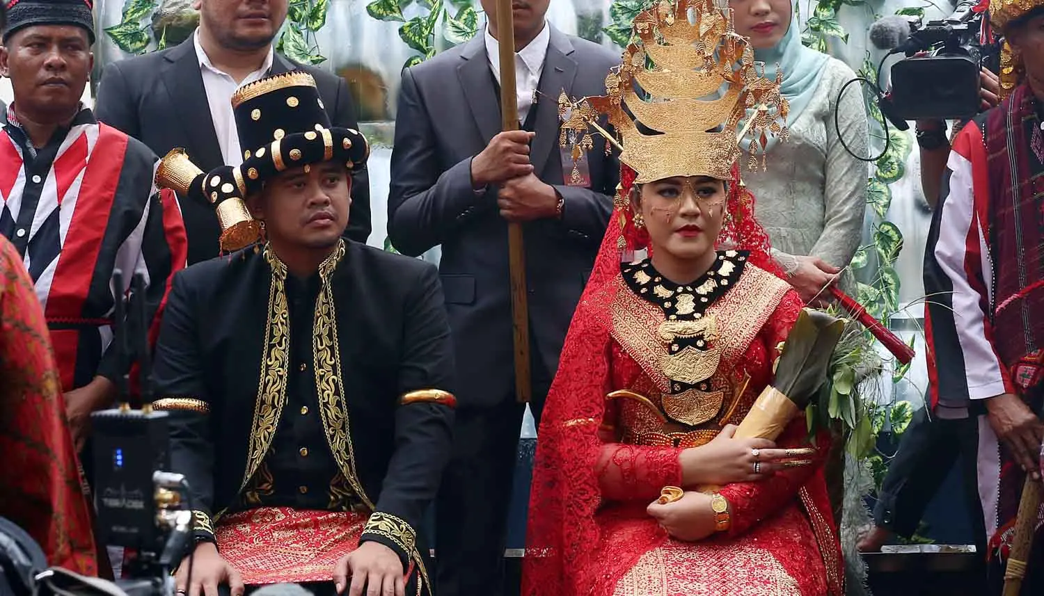 Rangkaian prosesi adat telah dijalani dalam pesta pernikahan Kahiyang Ayu dan Bobby Nasution yang berlangsung di Medan. Acara adat Mandailing Sumatera Utara digelar sejak Jumat (24/11) pagi. (Deki Prayoga/Bintang.com)