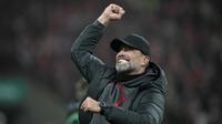 Pelatih Liverpool, Jurgen Klopp merayakan kemenangan atas Chelsea setelah final Carabao Cup 2023/2024 di Stadion Wembley, Inggris, Minggu (25/02/2024). The Reds menang atas Chelsea dengan skor 1-0 melalui gol Virgil Van Dijk pada menit ke-118. (AP Photo/Alastair Grant)