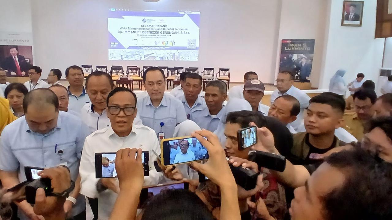Datangi Sritex yang Dikabarkan Pailit, Wamenaker Bawa Pesan Penting dari Prabowo