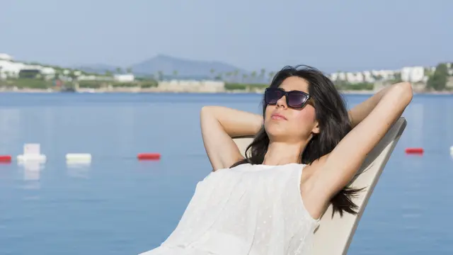 Bukan Karena Usia, Ini 8 Kebiasaan yang Bisa Membuat Wajah Terlihat Lebih Tua (photo by freepik.com)