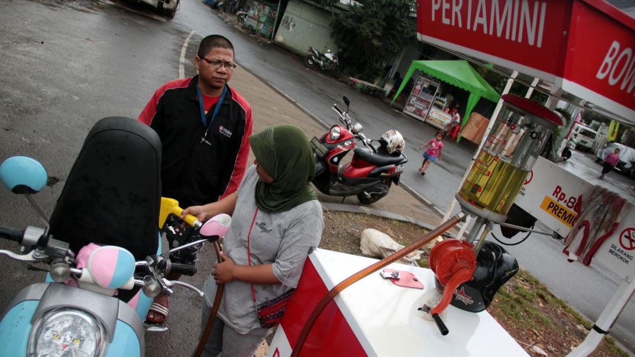 Dia menuturkan, dari sisi keuntungan, pengecer bensin ilegal mendapat untung jauh lebih besar dari penjualan BBM.