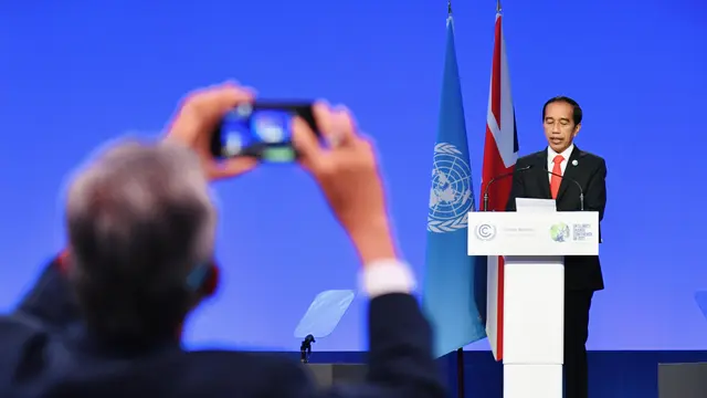Presiden Jokowi saat berbicara dalam KTT Pemimpin Dunia tentang Perubahan Iklim atau COP26 di Scottish Event Campus, Glasgow, Skotlandia, Senin (1/11/2021).
