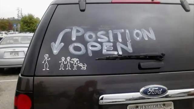 7 Potret Stiker di Mobil Ini Curi Perhatian Pengguna Jalan