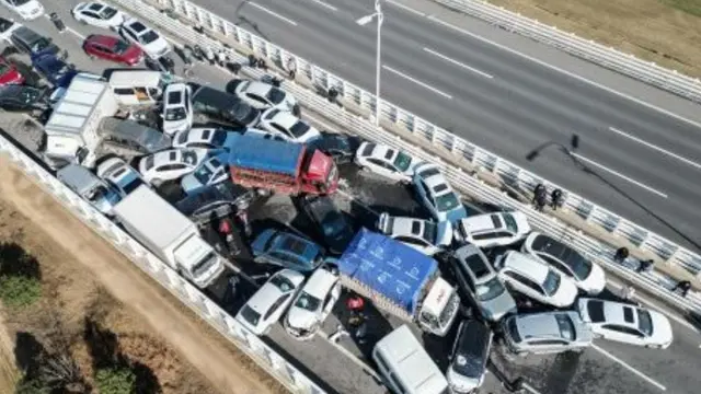 Foto: Tabrakan Mobil Mengenaskan