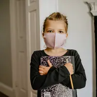 Ikatan Dokter Anak Indonesia (IDAI) memberikan panduan khusus untuk anak yang terpapar virus Covid-19 dan melakukan isolasi mandiri di rumah. (FOTO: Unsplash.com/Kelly Sikkema).