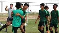 Pelatih Timnas Indonesia U-15, Bima Sakti, tak memungkiri mental dan moral pemainnya jatuh setelah ditahan 1-1 oleh Timor Leste.