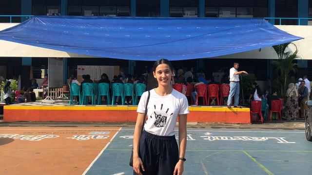 Helena Tumbelaka saat memilih di Pemilu 2019