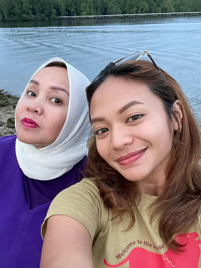 Potret keakraban Amel Carla dan Mama Oktarina (Instagram/ oktarina28)