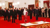 Sembilan anggota Komisi Kejaksaan RI masa jabatan 2015-2019 dilantik di Istana Negara, Jakarta, Kamis (6/8/2015). (Liputan6.com/Luqman Rimadi) 