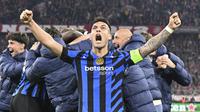 Lautaro Martinez merayakan kemenangan Inter Milan atas Bayern Munchen pada leg 1 perempat final Liga Champions 2024/2025 di Allianz Arena, Rabu (9/4/2025) malam WIB. (Peter Kneffel/dpa via AP)
