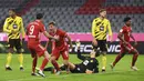 Bek Bayern Munchen, Joshua Kimmich, merayakan gol yang dicetaknya ke gawang Borussia Dortmund pada laga Piala Super Jerman di Allianz Arena, Kamis (1/10/2020) dini hari WIB. Bayern Munchen menang 3-2 atas Borussia Dortmund. (Sven Hoppe/Pool via AP)