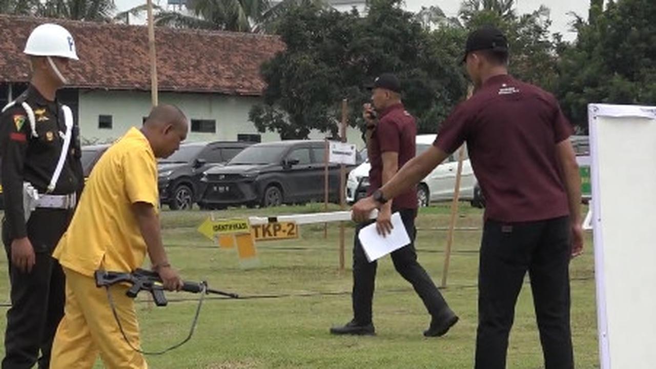 Rekonstruksi Kopda Basarsyah Pakai Senapan Serbu Berondong Tiga Polisi saat Gerebek Sabung Ayam di Way Kanan