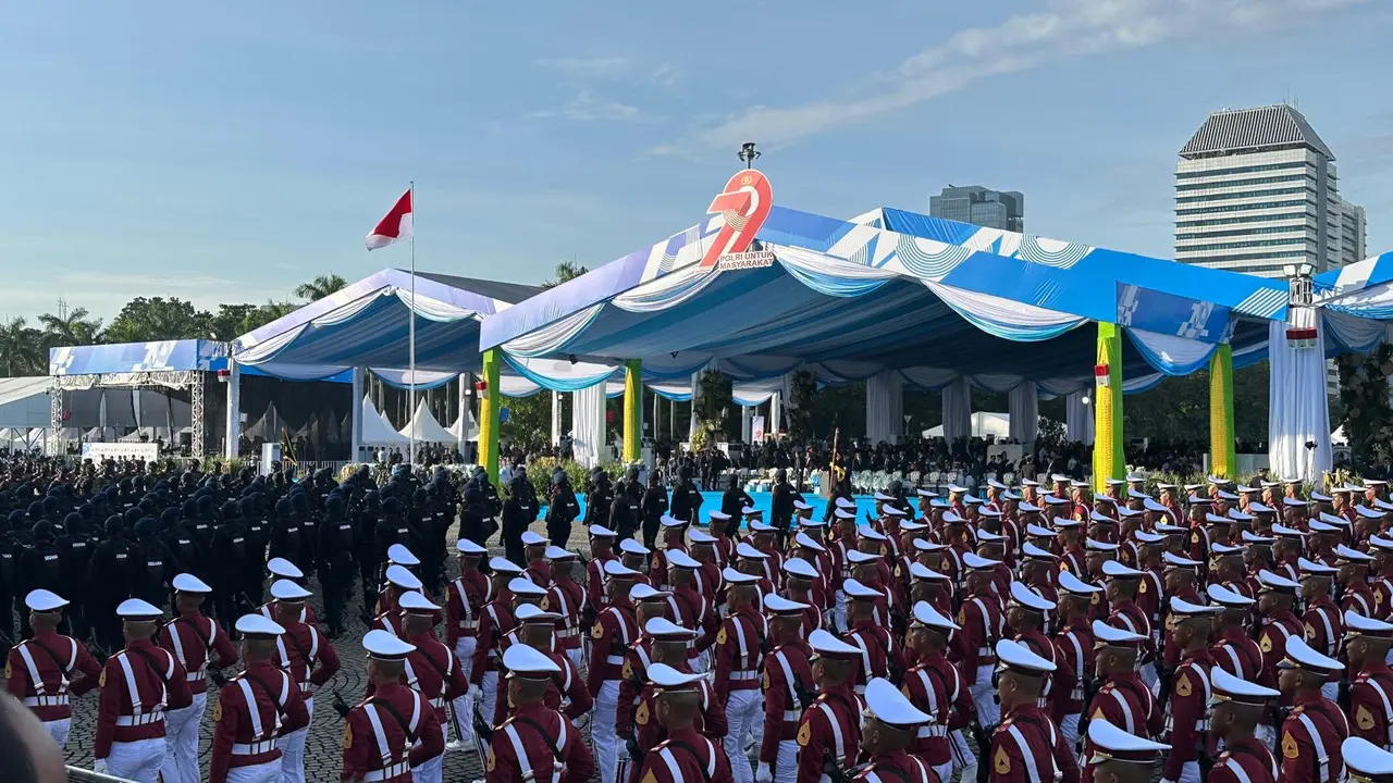 Polri menggelar acara puncak Hari Bhayangkara 2025 di kawasan Monumen Nasional (Monas), Jakarta Pusat, Selasa (1/7/2025). Upacara HUT ke-79 Bhayangkara dihadiri Presiden Prabowo Subianto yang akan menyampaikan amanat. (Liputan6.com/Nanda Perdana Putra)
