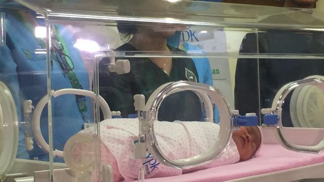 Putri dari Kahiyang Ayu dan Bobby Nasution, Sedah Mirah Nasution. Bayi perempuan tersebut merupakan cucu kedua Presiden Jokowi.