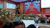 Saat memberikan kuliah umum Fakultas Kedokteran Universitas Halu Oleo, Kendari, Sulawesi Tenggara, Kepala BKKBN Hasto Wardoyo menekankan pentingnya berhenti merokok agar menghasilkan generasi yang unggul. (Aditya Eka Prawira/Liputan6.com)