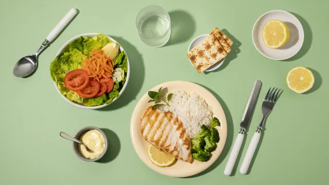 Cara Pilih Asupan Makanan Untuk Jaga Berat Badan Tetap Ideal (photo by freepik.com)