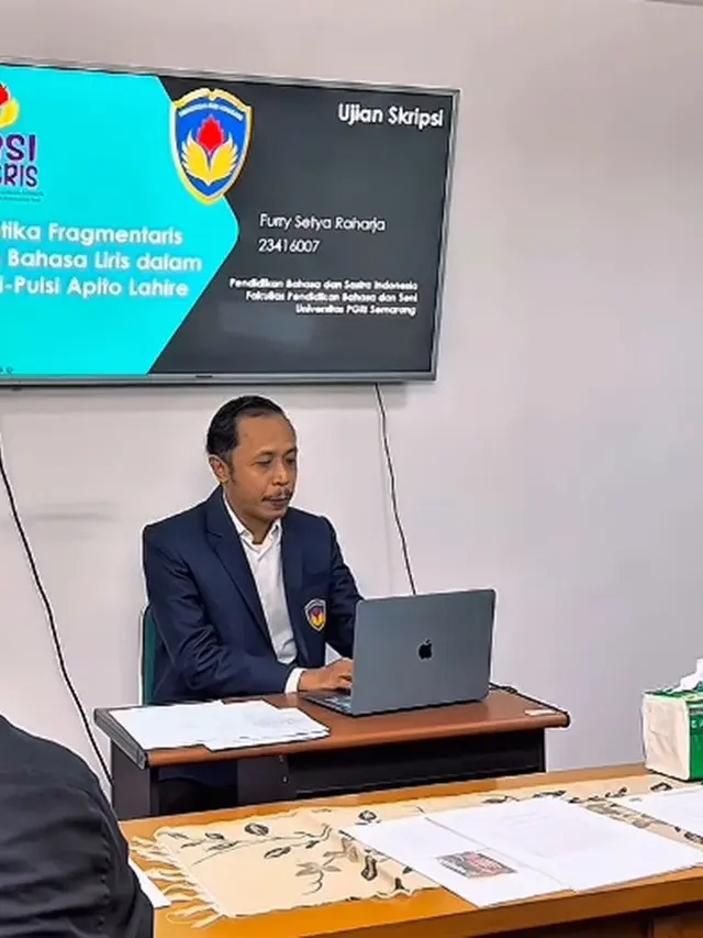 Potret Furry Setya  'Mas Pur TOP' Lulus S1 di Usia 42 Tahun