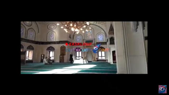 Suasana di Masjid Camii (Foto: YouTube/Cumi Cumi)