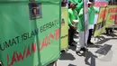 Beragam poster dibawa massa PPP Djan Faridz saat aksi di depan Kemenkumham, Jakarta, Senin (16/3/2015).Massa menuntut Yasona untuk segera mengesahkan PPP Djan Faridz yang telah dimenangkan PTUN. (Liputan6.com/Helmi Afandi)