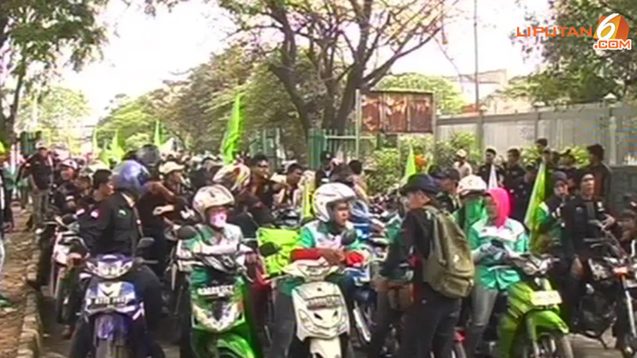 demo-buruh-131028-b.jpg