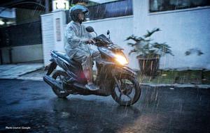 Musim hujan merupakan tantangan bagi pemilik motor di Indonesia (wahanahonda.com)