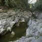 Wisatawan menikmati suasana di Kedung Cinet, Jombang, Jawa Timur. (Times Indonesia/Adhitya Hendra)