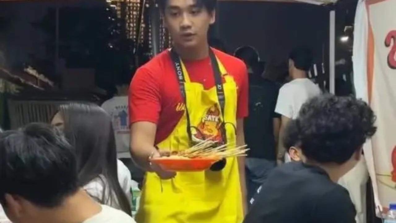 Momen Bevan Anak Nola B3 Jualan Sate di Pinggir Jalan, Layani Pelanggan dan Tak Segan Cuci Piring