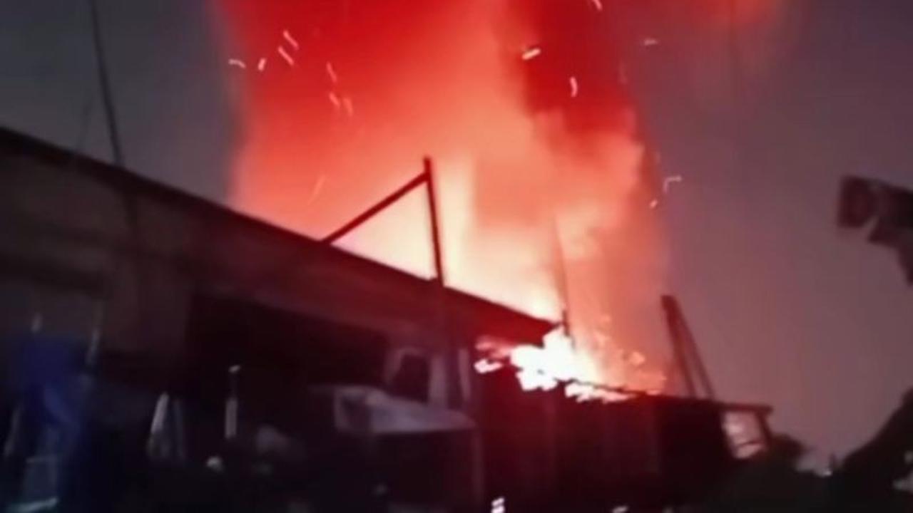 Kebakaran Rumah Dinas Jatinegara: 11 Unit Damkar Berhasil Padamkan Api Tanpa Korban Jiwa