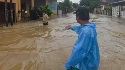 Salah satu warga mengatakan ketinggian air naik mulai pukul 03.30 dini hari WIB. (merdeka.com/Arie Basuki)