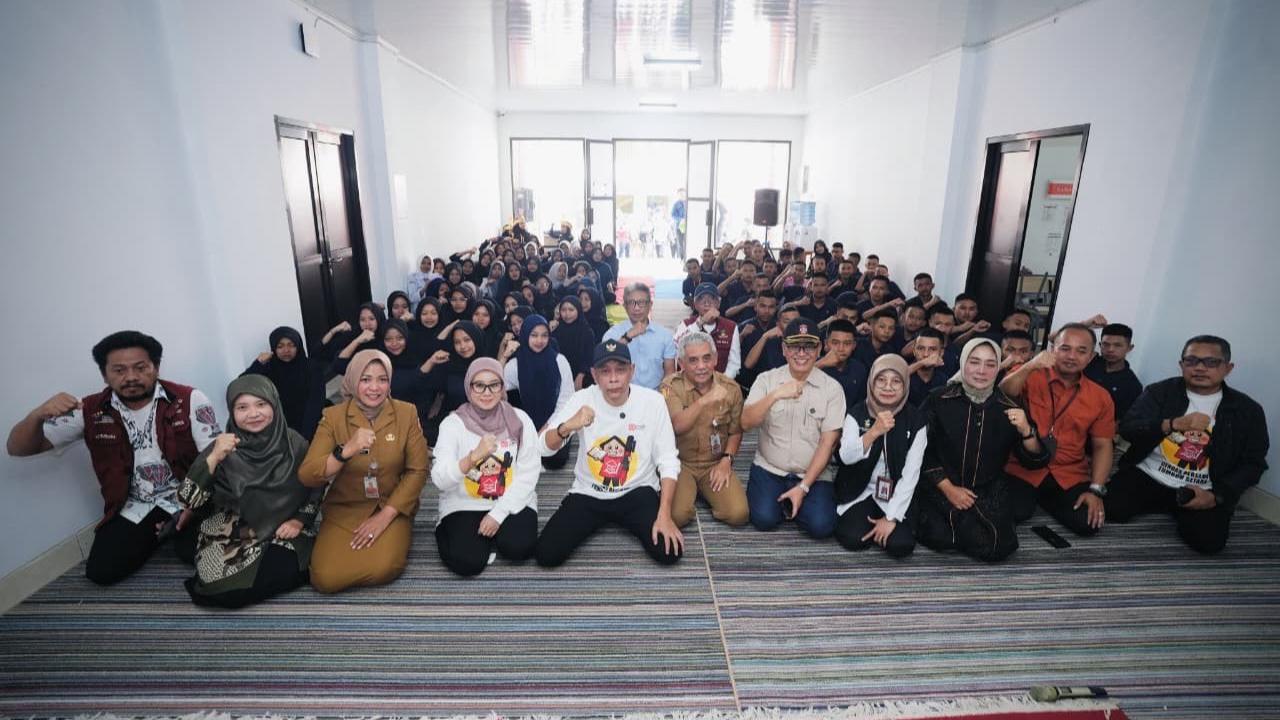 Wakil Menteri Sosial Agus Jabo Priyono saat berkunjung ke Sekolah Rakyat Menengah Atas (SRMA) 35 Wonosobo, Jawa Tengah