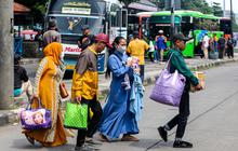 Aturan Sedang Disusun, Masyarakat Dilarang Merokok di Area Transportasi Umum