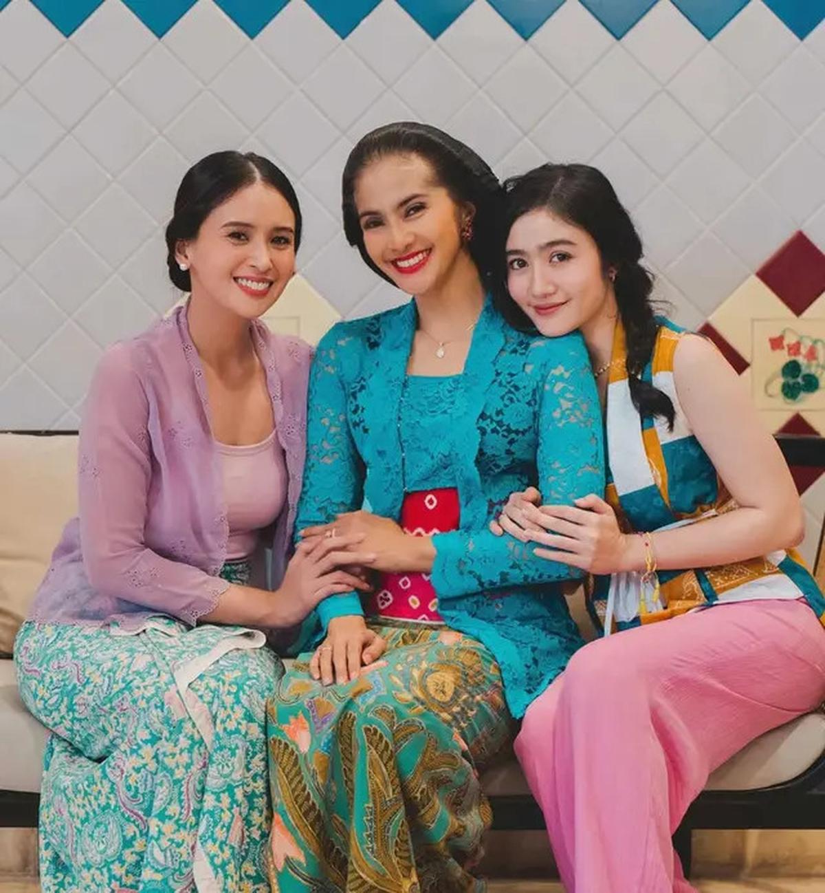 6 Outfit Maudy Koesnaedi dengan Kebaya dalam Series 'Losmen Bu Broto', Bergaya Klasik dan Berwibawa
