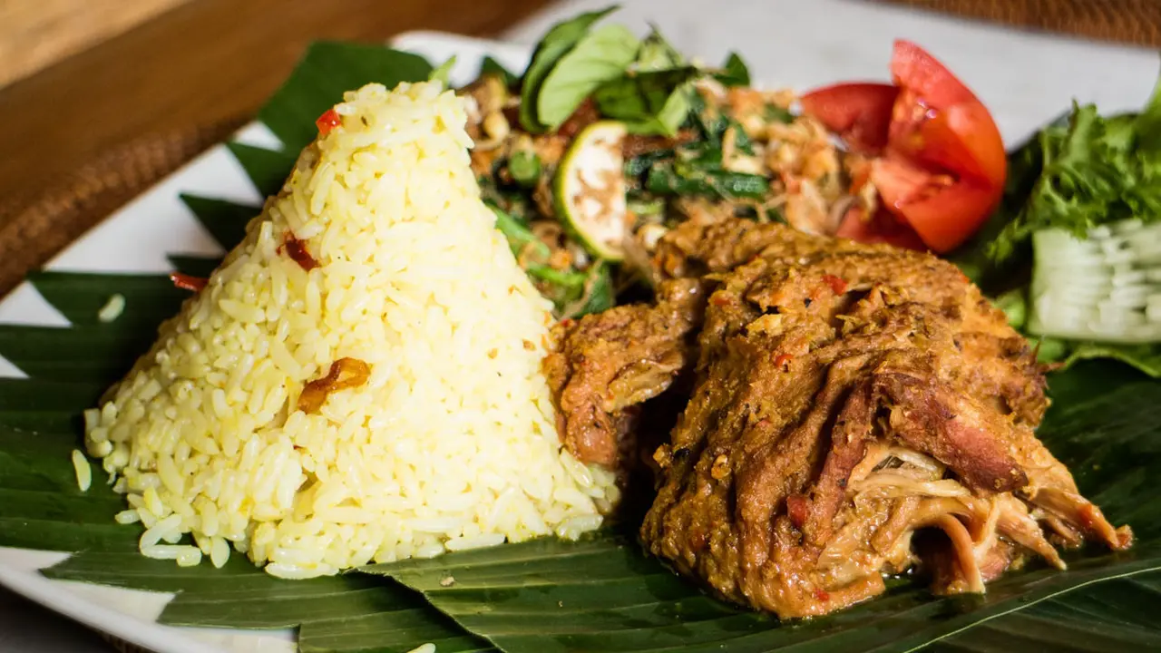 Nikmati Indahnya Suasana Ubud, Bali Ditemani Menu Legendaris