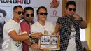 Di Album ADA Band yang ke-13 ini, pihak ABM Entertainment menggandeng Texas Chicken dan Qdawang music guna mendistribusikan penjualan CD Ada Band secara eksklusif melalui outlet Texas Chicken, Jakarta, Rabu (23/3). (Liputan6.com/Herman Zakharia)