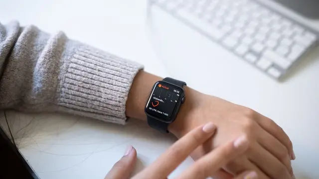 8 Ciri Orang yang Selalu Cek Detak Jantung di Smartwatch dan Artinya