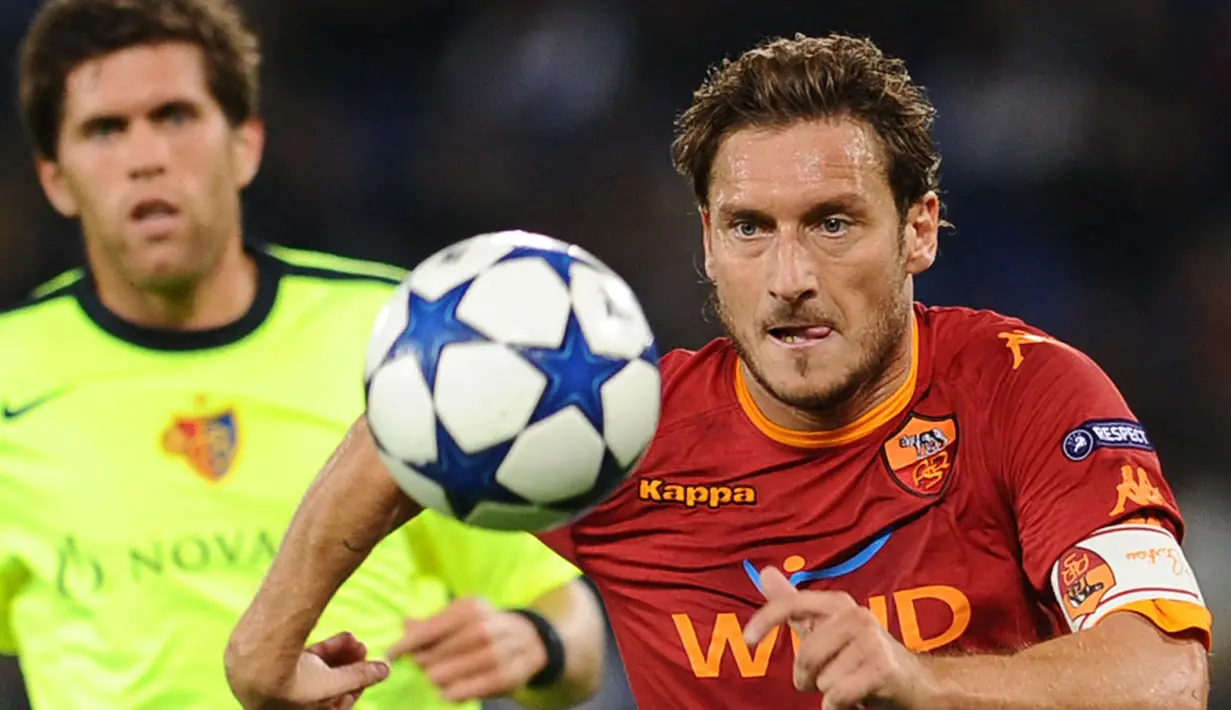 4. Francesco Totti. Gelandang kelahiran 27 September 1976 ini selama berkiprah di Liga Champions telah mencetak 17 gol untuk 1 klub yang dibelanya, AS Roma. (AFP/Christophe Simon)