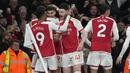 Arsenal kembali ke posisi puncak klasemen sementara Premier League 2023/2024 berkat kemenangan tipis 2-1 atas Brentford pada laga pekan ke-28 di Emirates Stadium, London, Sabtu (9/3/2024). Dua gol The Gunners dihasilkan oleh Declan Rice (19') dan Kai Havertz (86'), sementara satu-satunya gol Brentford dicetak Yoane Wissa pada masa injury time babak pertama. Dengan koleksi 64 poin, sudah cukup bagi Arsenal untuk mengkudeta posisi puncak dari Liverpool yang belum bermain dengan koleksi 63 poin. (AP Photo/Frank Augstein)