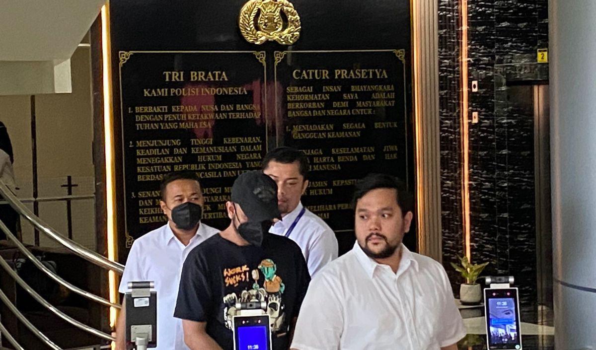Polisi menetapkan artis Rio Reifan sebagai tersangka kasus penyalahgunaan narkotika.<br>