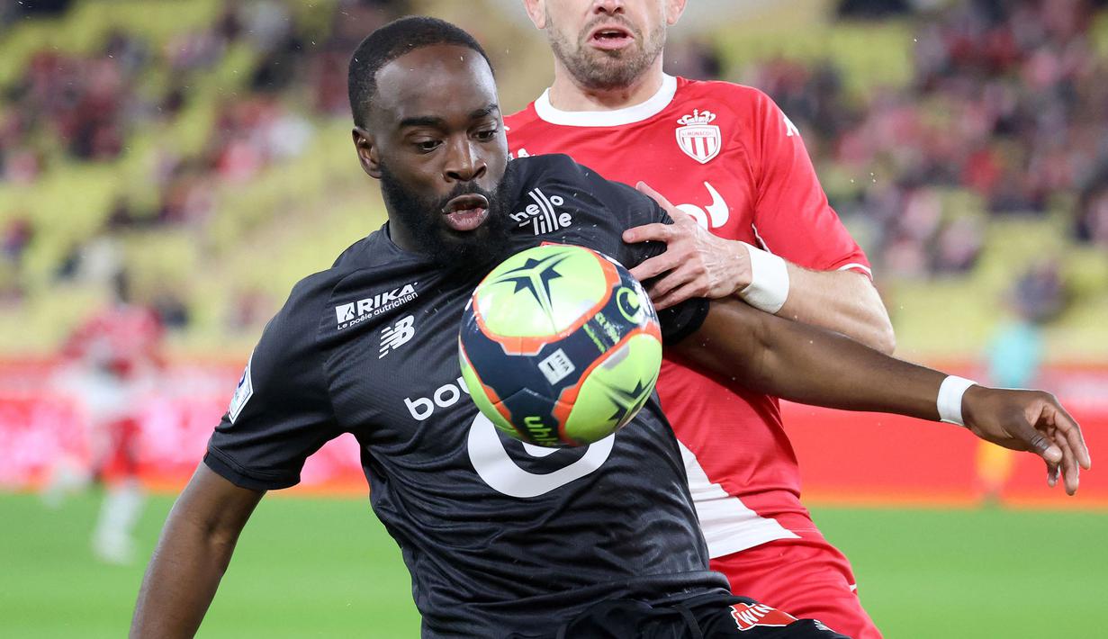 Usai menolak semua tawaran pada musim lalu, LOSC Lille akhirnya mau melepas Jonathan Ikone ke Fiorentina pada bursa transfer musim dingin 2021/22. La Viola tercatat menghabiskan dana sebesar 14 juta euro untuk mendatangkan winger asal Prancis tersebut. (AFP/Valeri Hache)