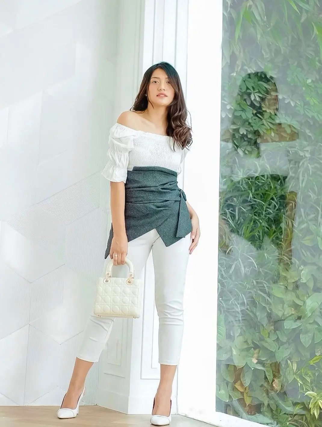 7 OOTD dengan Celana Putih ala Seleb, dari Enzy Storia hingga Jessica Mila