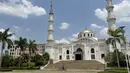 <p>Bangunan Masjid Al Serkal, masjid terbesar di Phnom Penh yang terletak di Islamic Center Phnom Penh, Kamboja, Jumat (5/5/2023). (Bola.com/Gregah Nurikhsani)</p>
