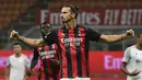 <p>Zlatan Ibrahimovic memutuskan untuk pulang ke San Siro pada Januari 2020 dengan status bebas transfer. Ia diboyong untuk memperbaiki performa Rossoneri. Pada debut keduanya, ia berhasil membantu AC Milan finis di urutan keenam. Ibra menyumbang 10 gol dan 5 assist dalam 18 laga. (AFP/Miguel Medina)</p>