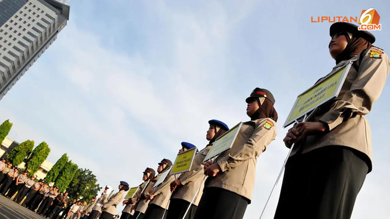 hijab-polwan-131204b.jpg