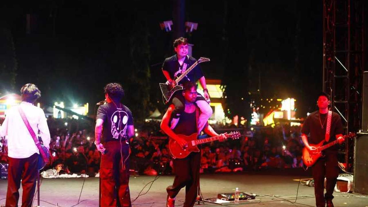 Pecah! 10 Potret .FEAST Gebrak KapanLagi Buka Bareng (KLBB) BRI Festival 2025 - Puluhan Ribu Penonton Membara Nyanyi Bareng