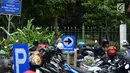 Seorang pria memarkir motornya di Kawasan Irti Monas, Jakarta, Kamis (3/1). Nantinya, tarif baru itu akan mulai diterapkan pertama kali di lapangan parkir Ikatan Restoran dan Taman Indonesia (IRTI) Monumen Nasional (Monas). (Merdeka.com/Imam Buhori)